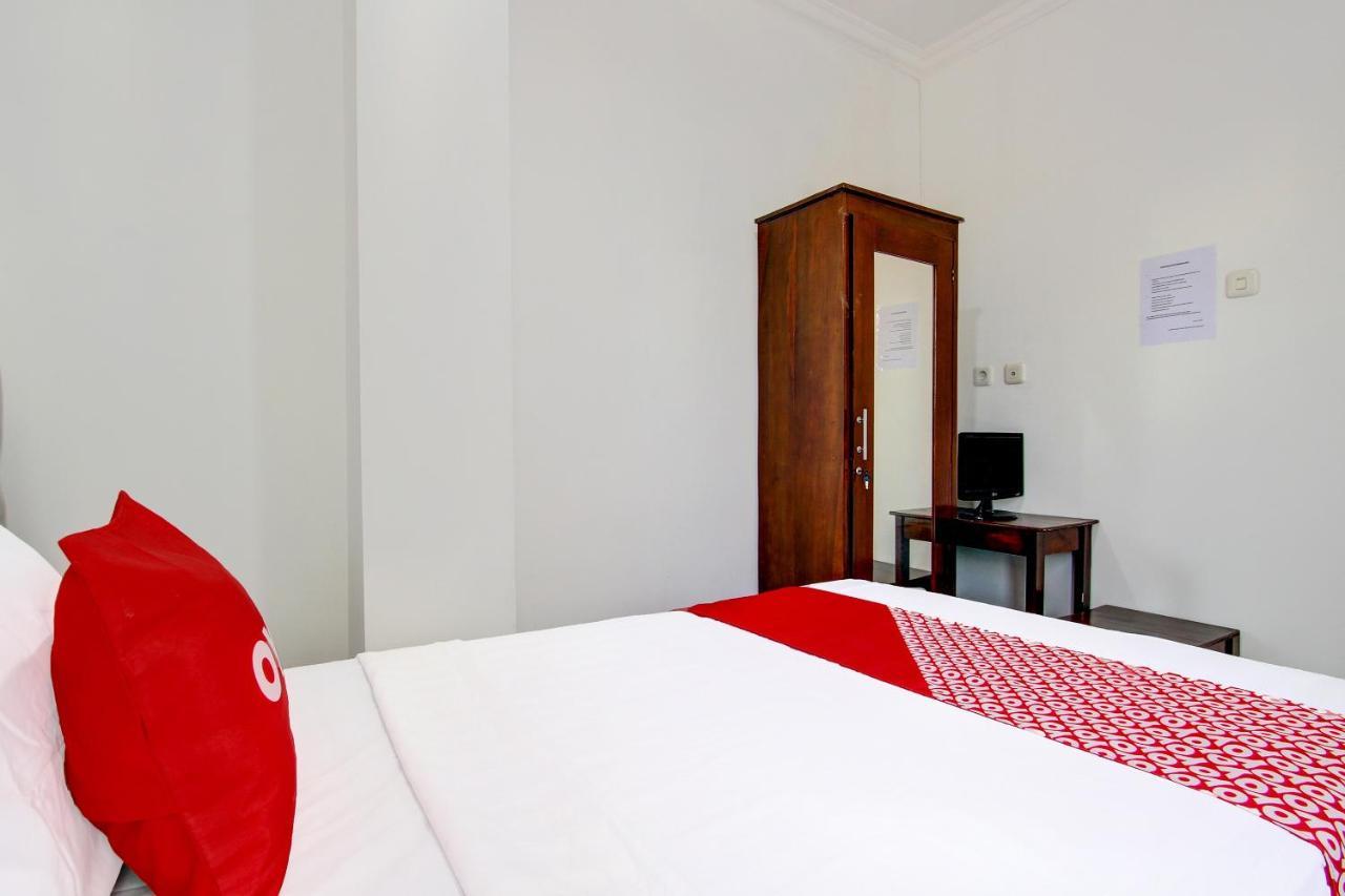 Отель Oyo 92479 Pasadena House Krapyak Экстерьер фото